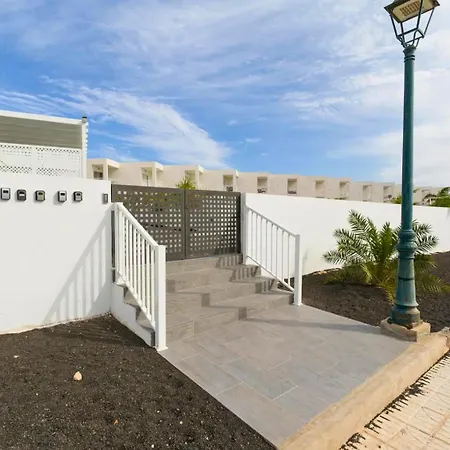 Escape Senator 212 * Costa Teguise