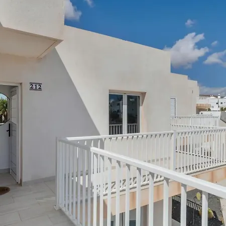 Escape Senator 212 * Costa Teguise