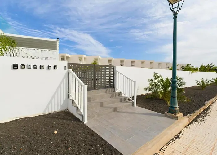 Escape Senator Pool And Wifi * Costa Teguise