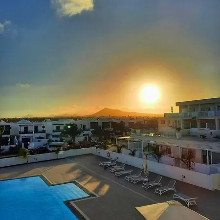 Escape Senator Pool And Wifi * Costa Teguise