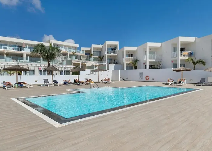 Escape Senator Pool And Wifi * Costa Teguise